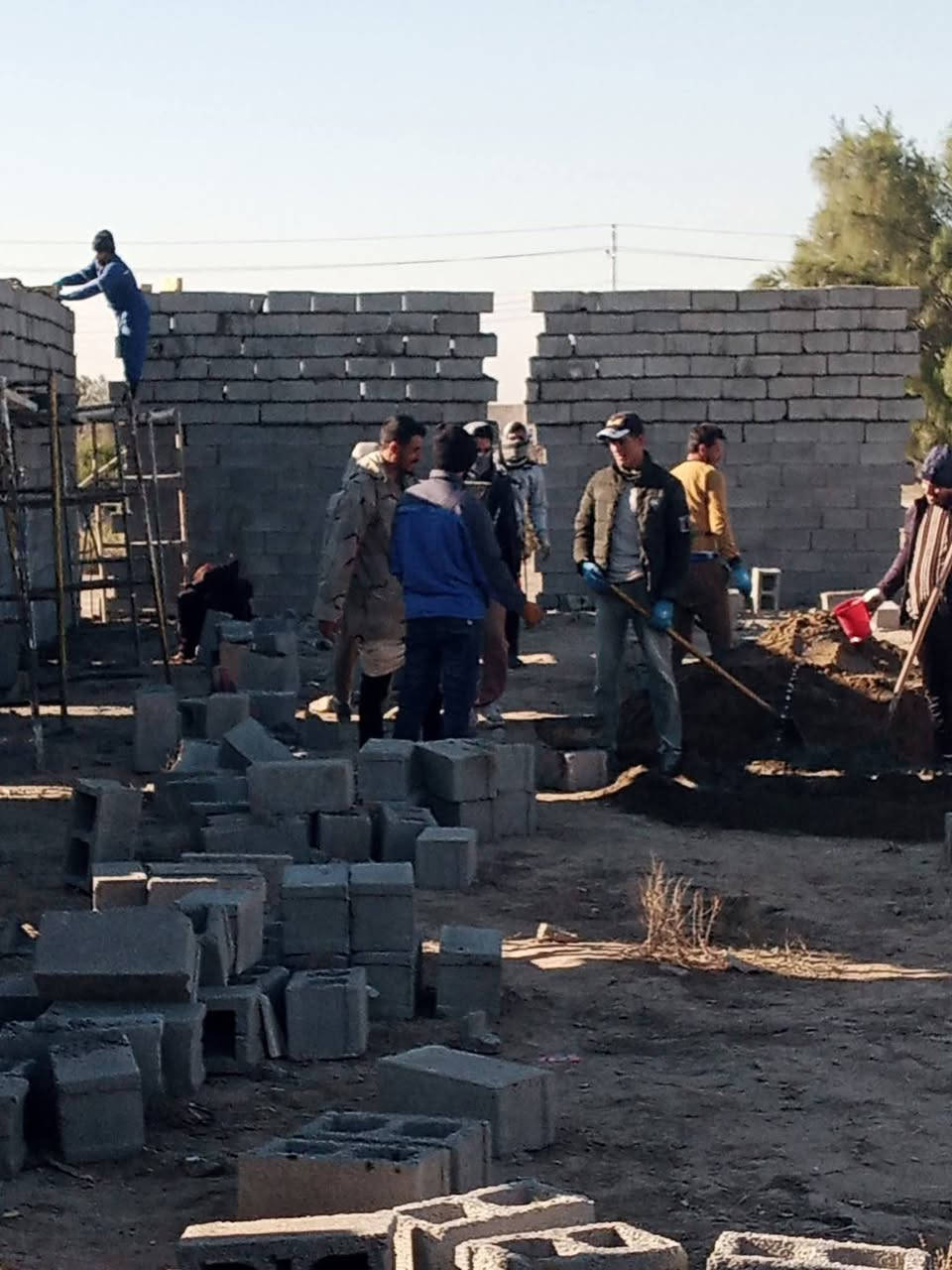 دعوة لأهل الخير والمتصدقين لأمواتهم
قال رسول الله ﷺ: (إذا مات ابن آدم انقطع عمله إلا من ثلاث: صدقة جارية...........)
إلى كل من يبحث عن أجرٍ دائم، وثوابٍ يصل إليه وإلى أحبته من الأموات،
إلى كل من يريد أن يضع بصمة خير لا تنقطع…
 في منطقة نائية يعاني أهلها من قلة الإمكانيات، قام السكان على قدر استطاعتهم  ببناء هيكل حسينية فقط، لكن عجزهم المادي حال دون إكمال البناء.
وهذه الحسينية حاجة ملحّة لأهالي المنطقة من أجل:
●إقامة الصلاة
●إحياء الشعائر الحسينية
●مجالس العزاء والفواتح
●خدمة أهل المنطقة في مناسباتهم الدينية والاجتماعية
أهل المنطقة بذلوا ما استطاعوا، لكنهم اليوم بحاجة إلى وقفة أهل الخير لإكمال هذا المشروع المبارك.
مساهمتك مهما كانت بسيطة قد تكون سببًا في:
●صدقة جارية لك ولوالديك
●ثواب مستمر مع كل صلاة ودعاء ومجلس يُقام
●تفريج كربة أناس محتاجين لمكان يجمعهم على ذكر الله وأهل البيت (ع)
 إن لم تستطع المساهمة، فمشاركتك للمنشور قد تصل به إلى من يستطيع.
الدال على الخير كفاعله
جعلها الله في ميزان حسناتكم وحسنات أمواتكم 
للتبرع التواصل 
‏‪***********‬‏
‏‪***********‬‏
