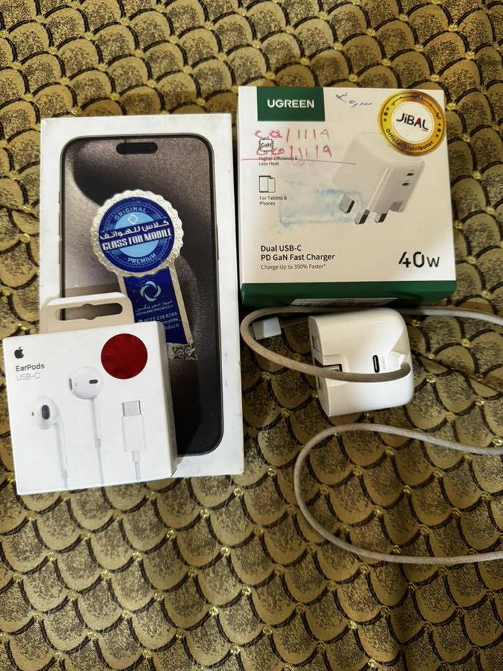 السلام عليكم ايفون 15 برو ماكس لون يتيتانيوم دبل سيم وذاكرة 256 نموذج ZA/A جهار شرط وتر بروف افحص بالمي نظافة 100/100 بطارية 87 غراض كامل كارتون + شاحن جبال اصلي 40 واط + سماعات اصلي من الشركة ختم احمر مع كفر اصلي . السعر 1100 وبي مجال شي بسيط ***********
