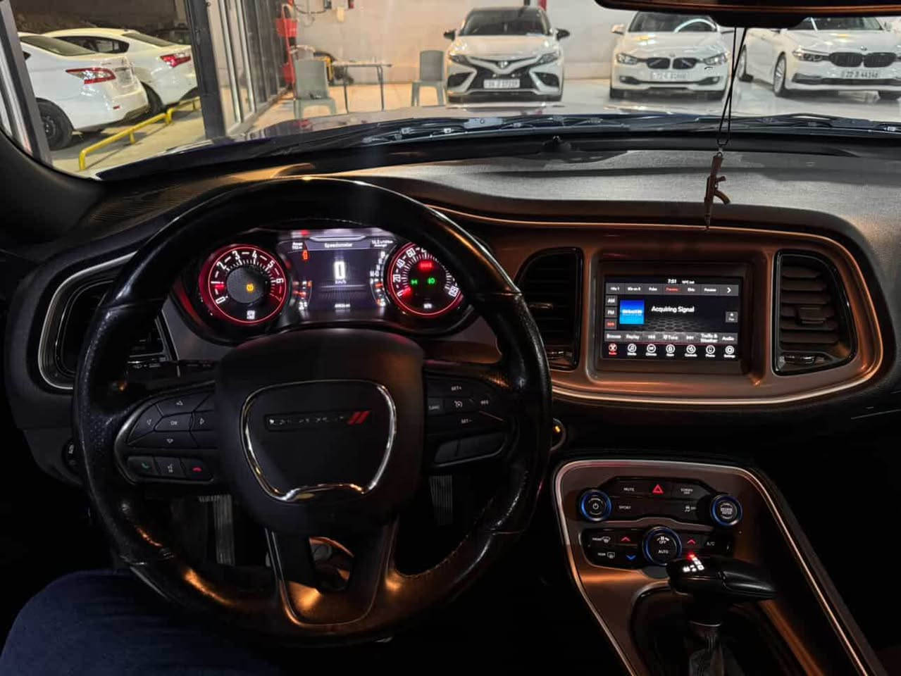 🇺🇸الموديل 2022🇺🇸
للبيع او المراوس ب اربع بواب   

‏🇺🇸المحرك 3600 (6سلندر )🇺🇸

لون مميز  جويتي 💙

ضرر السيارة  جاملغ وباب جهة النفر

ايرباك برده فقط

رقم اربيل

شرط التحويل

بجم كبس ( مراوح وراديترات ولايتات كله اصلي على وضع البلاد شررط)

🏁مواصفاتها 🏁

 دخول ذكي ( بصمة تشغيل مع بصمة ابواب )

شاشة كبيرة 

نظام ملاحة نفكيشن Gps 🗺️

نظام apple car play 

مقعد السائق كهربائي

سبورت مود

لايتات led

بنيد فتحتين سبورت اصلي بلادي

سبايدر خلفي وكالة بلادي

صدر امامي + خلفي جديد

التايرات الامامية + الخلفية جدد

وباقي مواصفات ال sxt المعروفه

السيارة في حالة الشركة لابرمجة ولاتعديلات

سعرها (207) وبيها مجال بسيط

 مكان السيارة 
   

موصل مدينة المعارض الجديدة معرض الباشا B6 📍

للتواصل 📞📞
***********

*********** موصل, نينوى
