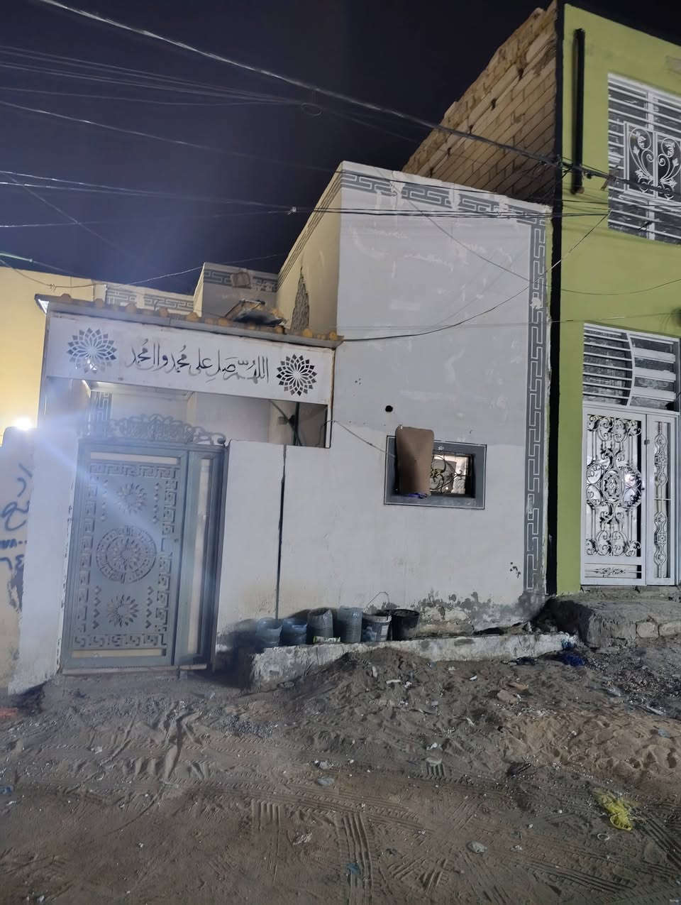 السلام عليكم
بيت 100 م  للبيع  حي الميلاد الحولي قبل مجمع السلام السكني 

يحتوي على 

الطابق الاول 

استقبال وغرفه استراحه صغيره

 وغرفه منام وصاله ومطبخ 

الطابق الثاني 

غرفه وصاله 

السعر 75وبيه مجال 

***********
