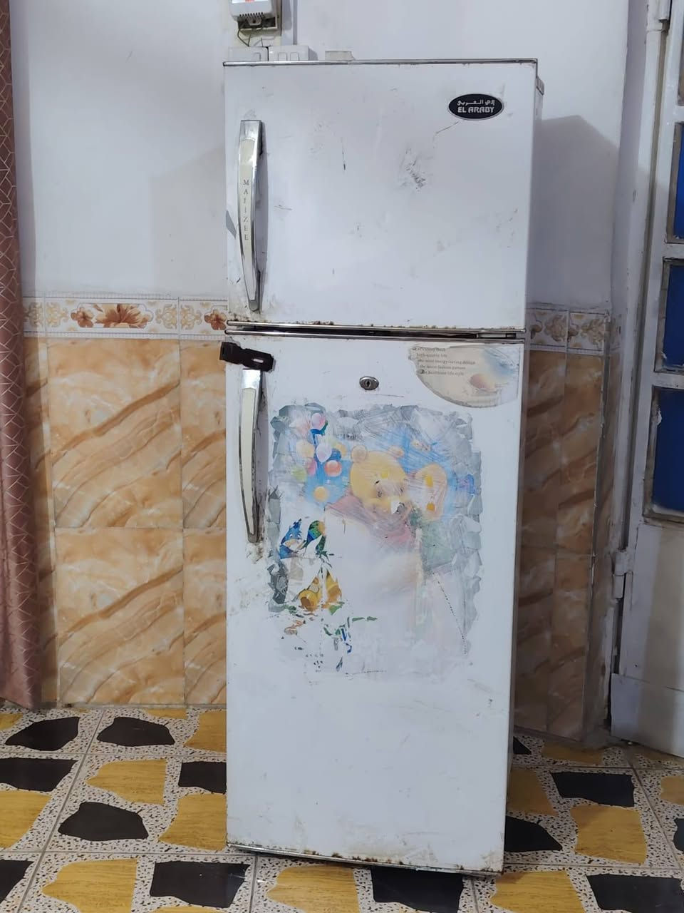 بوفيه للبيع سعرها 125 جديده نجاره صاج
ثلاجه شغاله بس ماتبرد سعرها 50 
العنوان الشطره شارع ام علاء
الشراي يتصل بلرقم ***********
