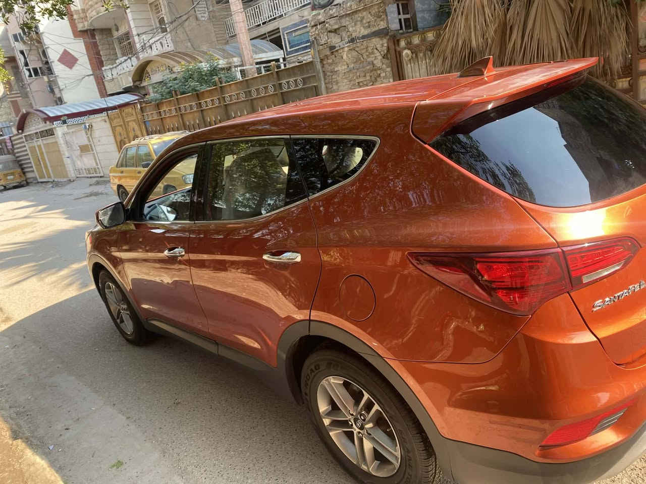 السلام عليكم هونداي سنتافي موديل 2017 وارد امريكي داخلة كلين طخة صغيرة بالدعامية الامامية وصور الحادث موجودة وهنا بالعراق صار بيه صبغ بالجاملغ الامامي وبارد باب السائق السيارة ماشية 116 ميل السيارة جاهزة ومابيه نقص السعر 150$ وبيه مجال بسيط السيارة رقم اربيل وبسمنا تحويل او وكالة ***********
