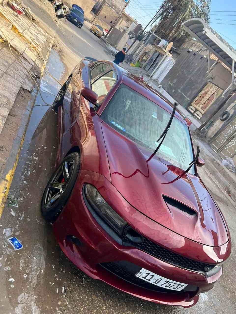 السلام عليكم 🫡 
جارجر موديل 19 اصل 
لون كرزي 
رقم بغداد تحويل مباشر ب اسم البائع
ماشيه 85 
مواصفات سكات باك معروفه
سياره جديده وجاهزه من كلشي
حجم محرك  6 و 400
بيها صبغ فقط بدون ضربه 
تقرير مياه امطار 
تعمل وتسير 
سونارها بالمنشور كلشي واضح كدام الشراي اي استفسار انه خادم
السعر ( 190 ورقه بيها مجال )
مكان سياره ذي قار سوق الشيوخ للاستفسار / ***********
