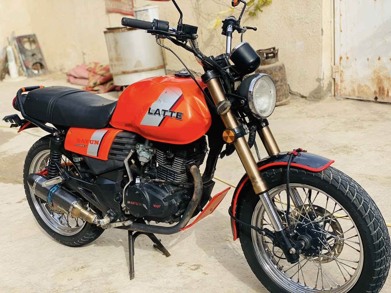 لاتي ٢٢ اوراق اصولي كهربائيات شغاله مزوده گزوز رياضي تغليف كاربون مكينه مفيلسه فقط شرط لاتنقيص ولاتبخير شلعه بطناش سعرها ١٢٥٠ بيها مجال قليل مكانها قضاء النصر ***********
