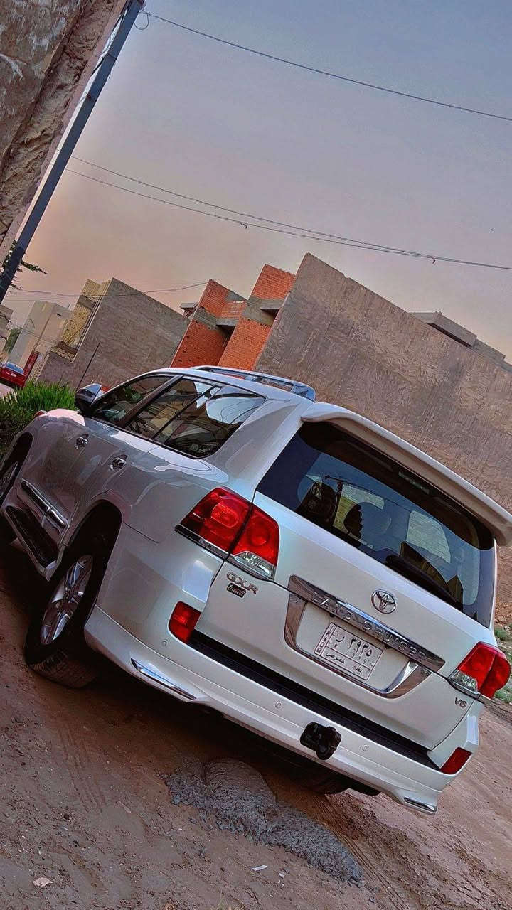 السلام عليكم لاندكروزر موديل 2015 ساس ماشية 113 الف رقم تقريباً مميز مكانها بغداد الدورة مكفولة كفالة عامة ماعدا اصبعين بارد بالجاملغ فول مواصفات وهذا رقمي والي عندي 2024 اسود مراوس ماكو مشكلة تحياتي للجميع وهذا رقمي ***********
