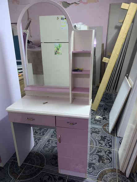 غرفه اطفال ٥ قطع نضيفه جدا السعر ٢٥٠ مكان الزهور ***********
