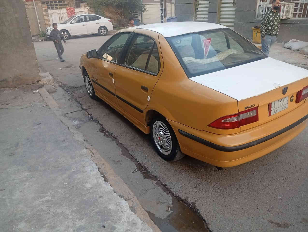 سلام عليكم سمند للبيع موديل 12كرستال رقم واصط مشروع وطني تحويل مباشر السياره كير محرك تبريد تخم تاير كهربائيات كله شغاله بيه صبغ جوملغ امامي وجوملغ خلفي بدون ضربه العنوان بغداد المدينه السعر 34كلشي مذكور بلمنشور موتكلي اشبيه مابيه رجائن ***********
