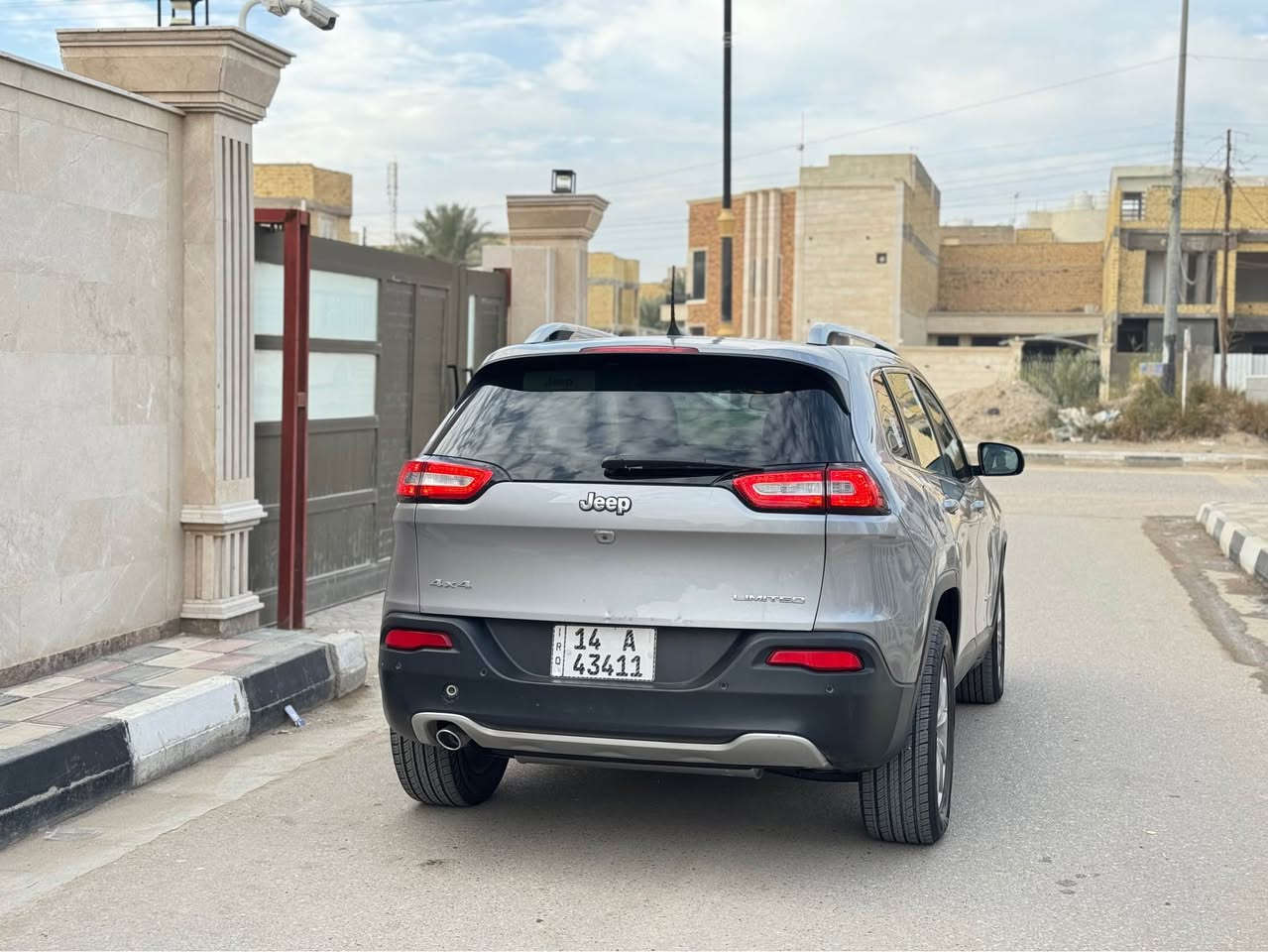 سلام عليكم ورحمة الله وبركاته 
جيب بزون 2018 سياره ستخدام شخصي ماشيه 60 كلشي عل كبس شركه وارد أمريكي فقط صبغ البنيد بدون رباك راديترات فانات كواتم  بلاد سياره حيل نضيفه مكينه كير حداديه تبريد تخم تاير كله جديد شرط الفحص  موصفات LIMITED  فول ما عدا بنراما بصمه تشغيل بصمه أبواب  ترحيب عند القتراب أناره ترحيب أشاره بمري حساسات رادرات تشغيل عن بعد جنطه كهربائية كشن جلد + كهربائي ويل كب 19 كروم منظومه زينون زرع حاجب بوجكتوات. 5 راكب 2تبريد محرك 2400 مكفول  باقي موصفات معروفه رقم بصره إنكليزي جديد تحويل بسم المشتري مباشر. سياره حيل جديده مكان سياره مركز الناصريه حي الحكيم قرب مركز شرطه الفداء سعر 128  اتصال *********** ناصرية, ذي قار
