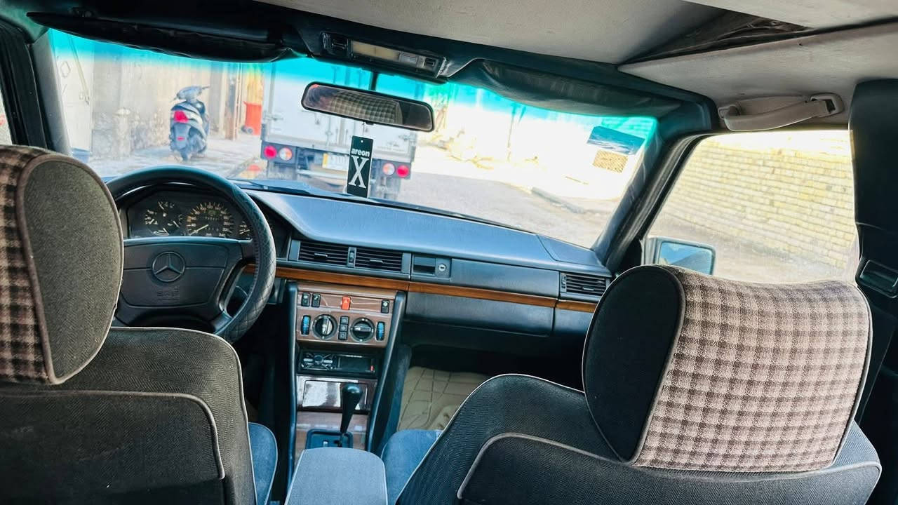 يا الله
السلام عليكم 
للبيع مرسيدس دب E300
محرك بلادي عنكبوت 
قواعد دبلات وبراكيتات سليمه وكفاله 
موديل 1988
رقم بغداد دولي باسمي 
صبغ عام جماليه بدون ضرر
مكان بغداد 
للاستفسار ***********
