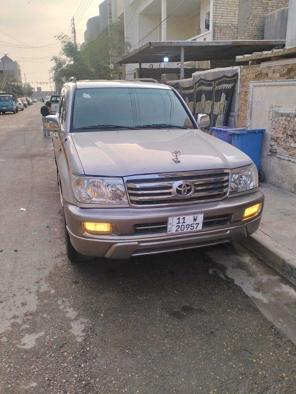 لاندكروز 2007 رقم بغداد بسمي  سياره كلش نضيفه كير محرك ممتاز ممتاز صدر خلفي امامي جديد
داخل صاج           بيها قطع صبغ جماليه اثر جراد 
ثلاجه جكمجه
فتحه سقف 
دبل تانكي 
باقي مواصفات معروفه 
العنوان بغداد البلديات 
رقم الهاتف ***********
العسر 157 وبيها مجال بصيط جدا
