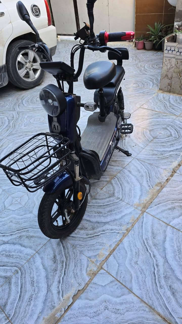 السلام عليكم دراجة شحن موديل 2025 جديد مستخدم اقل شهرين كلش جديد للبيع او لمراوس بدراجه ماكس ***********
