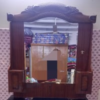 ميز مرايه • خشب ثقيل • يحتاج نجار