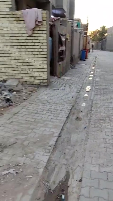 السلام عليكم قطعه 100متر للبيع منطقه الاغرير واجه 5ونزال 20 فرع مقرنص مي ومجاري وكهرباء كامل ماكو مقابيلك جار بضهر شارع الضغط السعر مناسب للتواصل ***********
