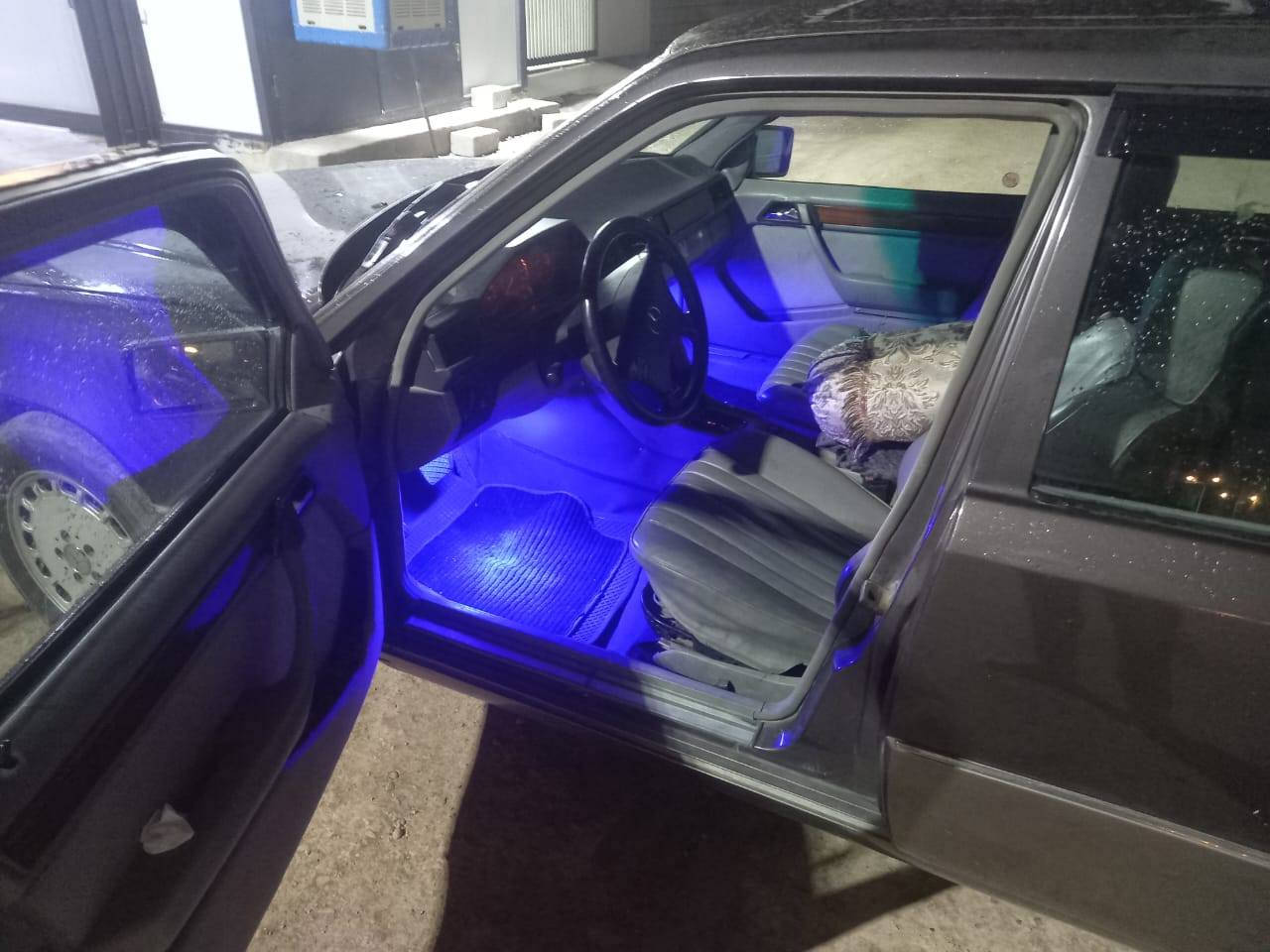 مكلف بالنشر رقم صاحب سياره ***********
سلام عليكم سياره مارسدس موديل ١٩٩٢
محرك. شرط جديد 
حداديه جديده 
سياره ما ناقصها شي اخو جديد 
بيها بس جوزه صباحيه 
محرك ٣٠٠٠
تبريد ويه سويج ترايك وين ما تريد 
سعر ٦٢ وبي مجال حك جيه 
 وتحويل  بسم مشتري ثاني يوم
