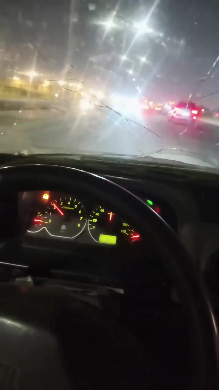 السلام عليكم سايبه للبيع موديل 2013سيارة جاهزة مكينه وكير وحداد وتبريد ضربه ما بيها قوية السعر 16 ورقه وبيها مجال قليل ***********
