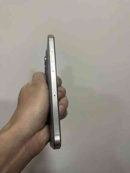 السلام عليكم 
ايفون15pro max للبيع(تيتانيوم)
ذاكره 256⭐️
بطاريه 92 ⭐️
نموذج m ⭐️
الجهاز وياه كارتونته الاصليه والكيبل الاصلي 
قبل 5. اشهر خلص الضمان مالته
الجهاز مشحون فقط 296. مره 
ولا شخط بيه لا بل شاشه ولا بل ضهر ولا بل جوانب 
جديد جديد جديد 
وياه حافظه من شركه آبل سعرها (35) الف
و وياه شاشه privacy للخصوصيه بعدني ممخليها 
وعليه شاشه ضد الكسر
السعر 1,150,000 وبيه مجال
للاتصال ***********
