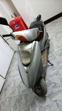 للبيع دراجه بريز ونظيفه مكاني بغداد السيدية رقم الهاتف 07707288373