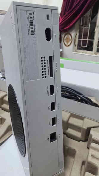 السلام عليكم اكس بوكس سيريس اس نظيف جدا مع كامل الملحقات اصلية وجوستك إضافي كيم سير والعاب بي لعبة فيفا 26 ولعبة ارك رايدر اصدار الجهاز 2023 للبيع بسعر 350 وبي مجال استفسار موجوده خاص *********** واتساب عنوان بغداد الكرخ
