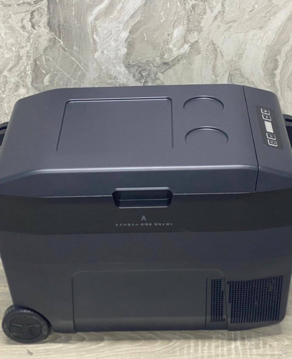 ثلاجه السفرات والتخييم والمواكب  ثلاجة + مجمدة  تعمل على جداحة السيارة وعلى الكهرباء  12v + 220v تجميد تصل درجة الحرارة الى 18- درجة نظام كمبريسر تجميد الحجم 40 لتر حقيقي  اقتصاديه في حال تشغيلها على الكهرباء تسحب اقل من نصف امبير  اطارات مع يدات عدد ٢ للسحب والحمل
ثلاجه السفرات والتخييم والمواكب  ثلاجة + مجمدة  تعمل على جداحة السيارة وعلى الكهرباء  12v + 220v تجميد تصل درجة الحرارة الى 18- درجة نظام كمبريسر تجميد الحجم 40 لتر حقيقي  اقتصاديه في حال تشغيلها على الكهرباء تسحب اقل من نصف امبير  اطارات مع يدات عدد ٢ للسحب والحمل  باب محكم الاغلاق مع تحكم بدرجه التبريد السعر ٣٢٠ الف  يوجد توصيل رقم واتساب *********** لتواصل اكثر او مسنجر لتثبيت الحجز
