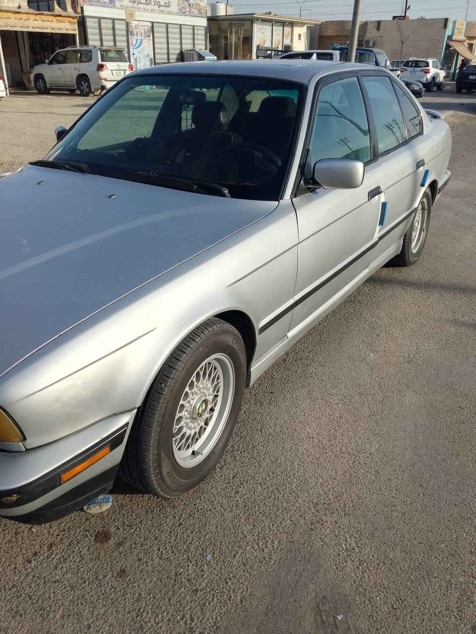 للبيع BMW  موديل 93 محرك مفتوح جام كهرباء اكشانه كهرباء تنته اسلايت تبريد شغال السعر 55 مكان رمادي اجويبه موبايل ***********
