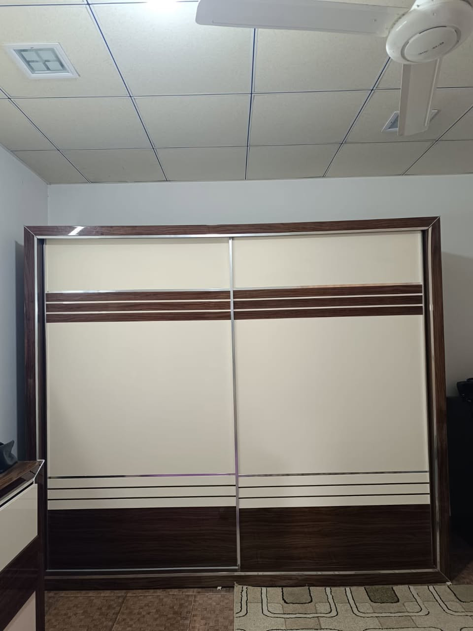 ژووری نوستن بۆ دوو نەفەر
نرخ: ١،٥٠٠،٠٠٠ خاتریش هەیە 
ناونیشان: سلێمانی
***********
