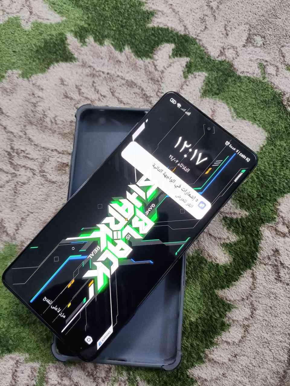 (Black Shark 5 Pro) هاتف ألعاب رائدًا يتميز بشاشة OLED بحجم 6.67 بوصة بتردد 144 هرتز، ومعالج Qualcomm Snapdragon 8 Gen 1 القوي، مع خيارات ذاكرة عشوائية تصل إلى 16 جيجابايت، وبطارية 4650 مللي أمبير تدعم الشحن السريع الفائق بقوة 120 واط، وكاميرا أساسية بدقة 108 ميجابكسل. 
جهاز كامل النضافه عاليه جدآ للبيع مااراوس 
السعر 325 قفل قفل 
مكاني بغداد شفتات جانبيه


**إذا كنت صاحب هذا الإعلان وتريد حذفه لأي سبب، رجاءا أرسل رسالة إلى الدعم الفني**