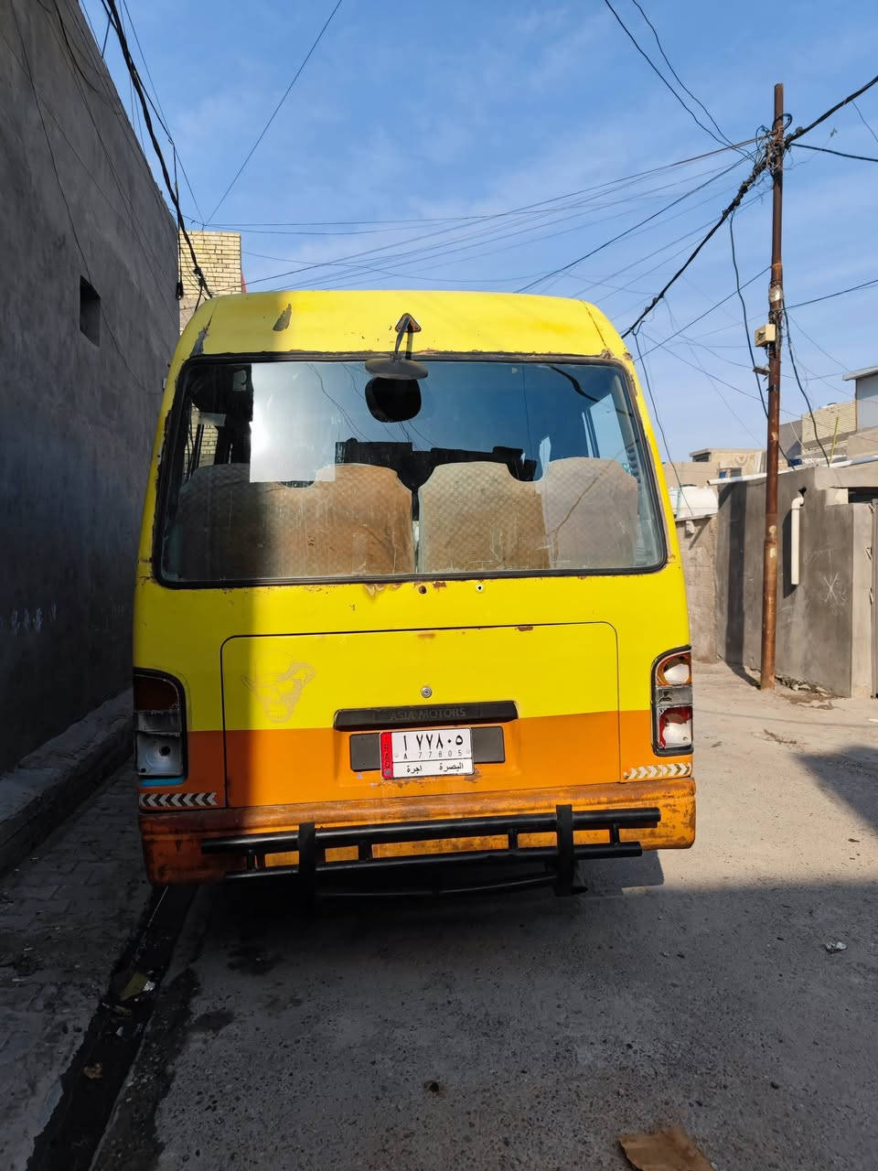 السلام عليكم 
كومبي ٩٧ رقم الماني سنوية جديدة مصفرة تحويل مباشر مكينة بنگو ٣٠٠٠ اكسن خفيف تخم ويل چوبلس ١٧.٥ بيع او مراوس بسيارة ١٤ راكب أو تكسي سعرها ٥٧ وبيها مجال عنواني بغداد الكمالية
***********
