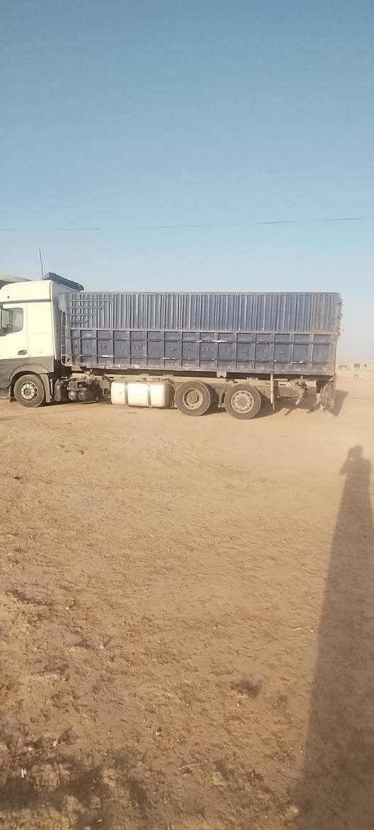 بدي حدادي نضيف للبيع اتصال *********** مال كتروز
