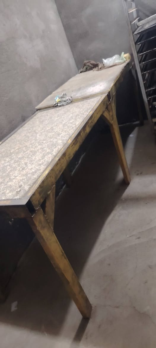 السلام عليكم فرن للبيع وخماره وعجانه وبطل خماره وطوليات ومياز وماشوب بيع مستعجل  استفسار على هذا الرقم *********** 💔💔
