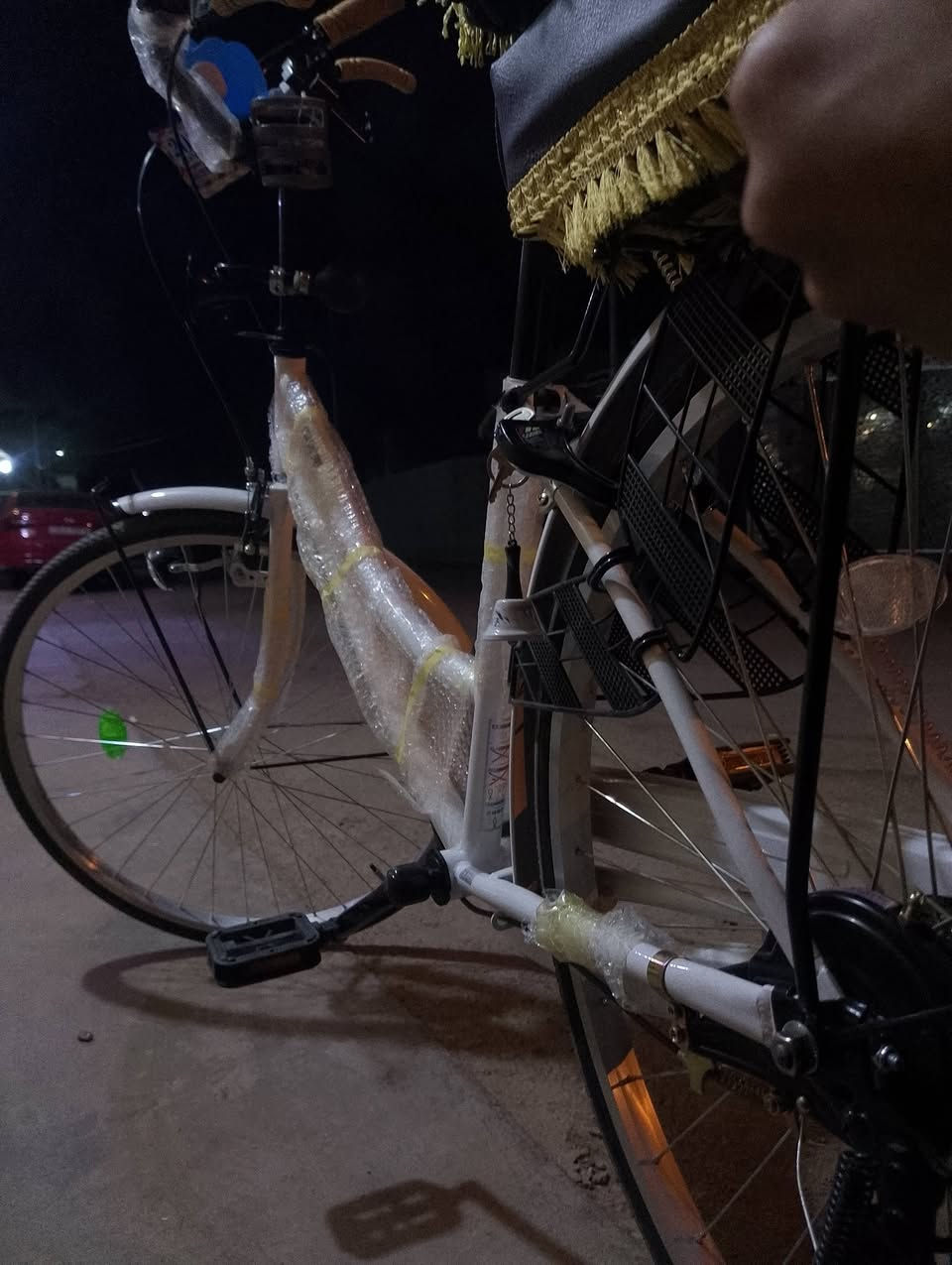 السلام عليكم بايسكل جديد والله استعمال شهر 120 وهي مجال الرقم علي واتساب متوفر 
***********
المكان الصوفيه شارع 40
