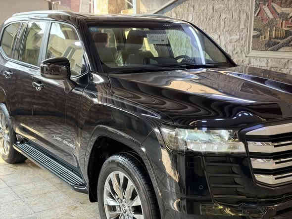 اللهم صل ع محمد وال محمد 
بيع فقط نقدا اعتذر عن مراوس 
لاندكروز ٢٠٢٥ زيرو بعدها الحمد لله 
كفاله عامه من كل شي ( حالوب صبغ بارد اي شي) 
محرك ٤٠٠٠ سته سلندر جي اكس ار Gxr
شركه ساز اصليه مع ضمان مالتها وياها 
رقم بغداد دولي بسمي شخصيا رقمها حلو مرتب
مكاني بغداد 
مغلفه Ppfتغليف كامل اول ما اخذتها من شركه غلفتها حفاظا عليها من اي شي سعر التغليف ٢٥ ورقه الاصلي وبي ضمان 
اخوان شراي يتصل ويدلل 
***********
