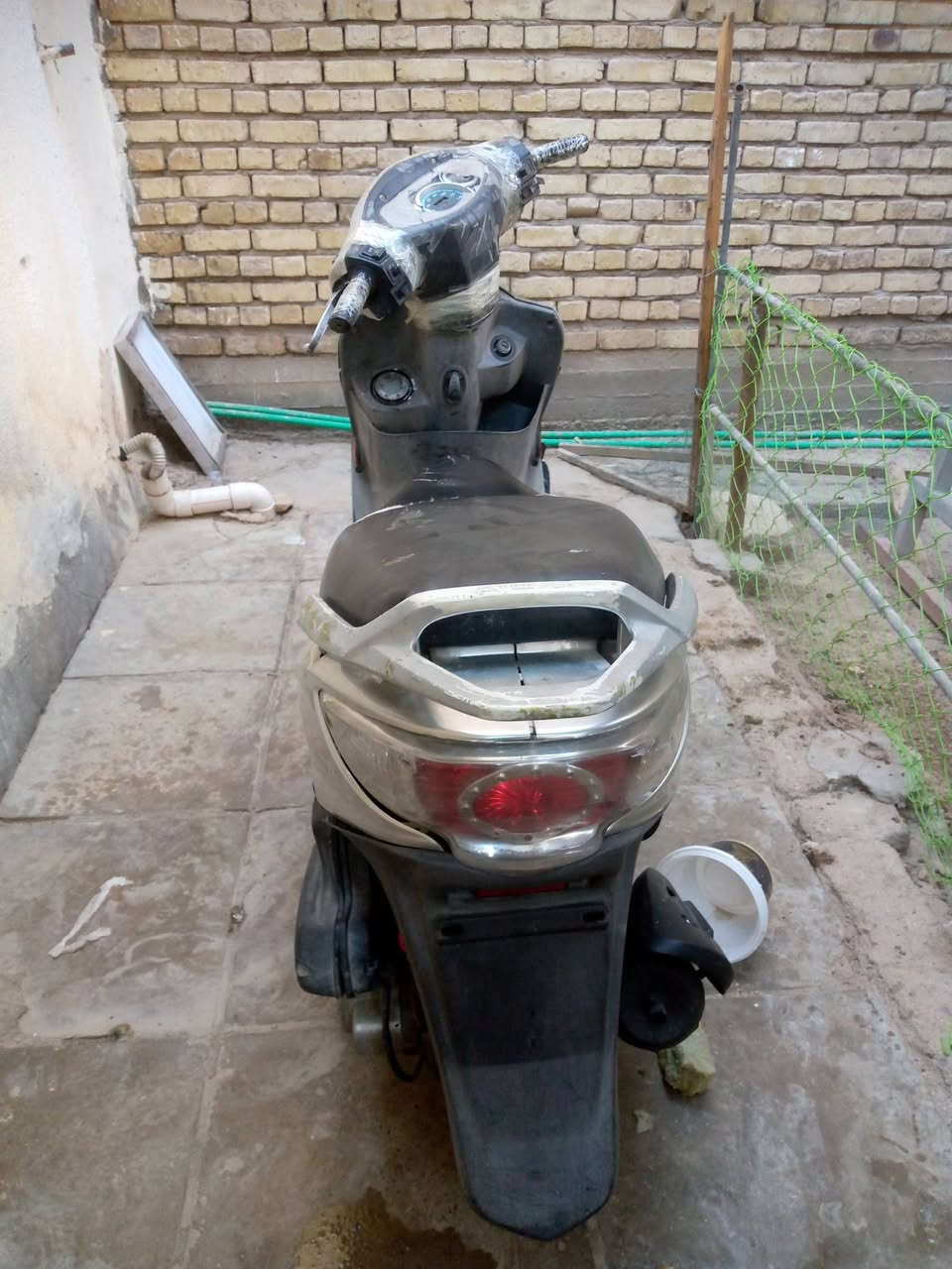 دراجه كامكو جي فور
الدراجه كوم حديد 
جانت تشتغل كلشي ما بيه بس وكفت 
سعره 150 
مكاني الناصريه حي الشهداء 
***********
