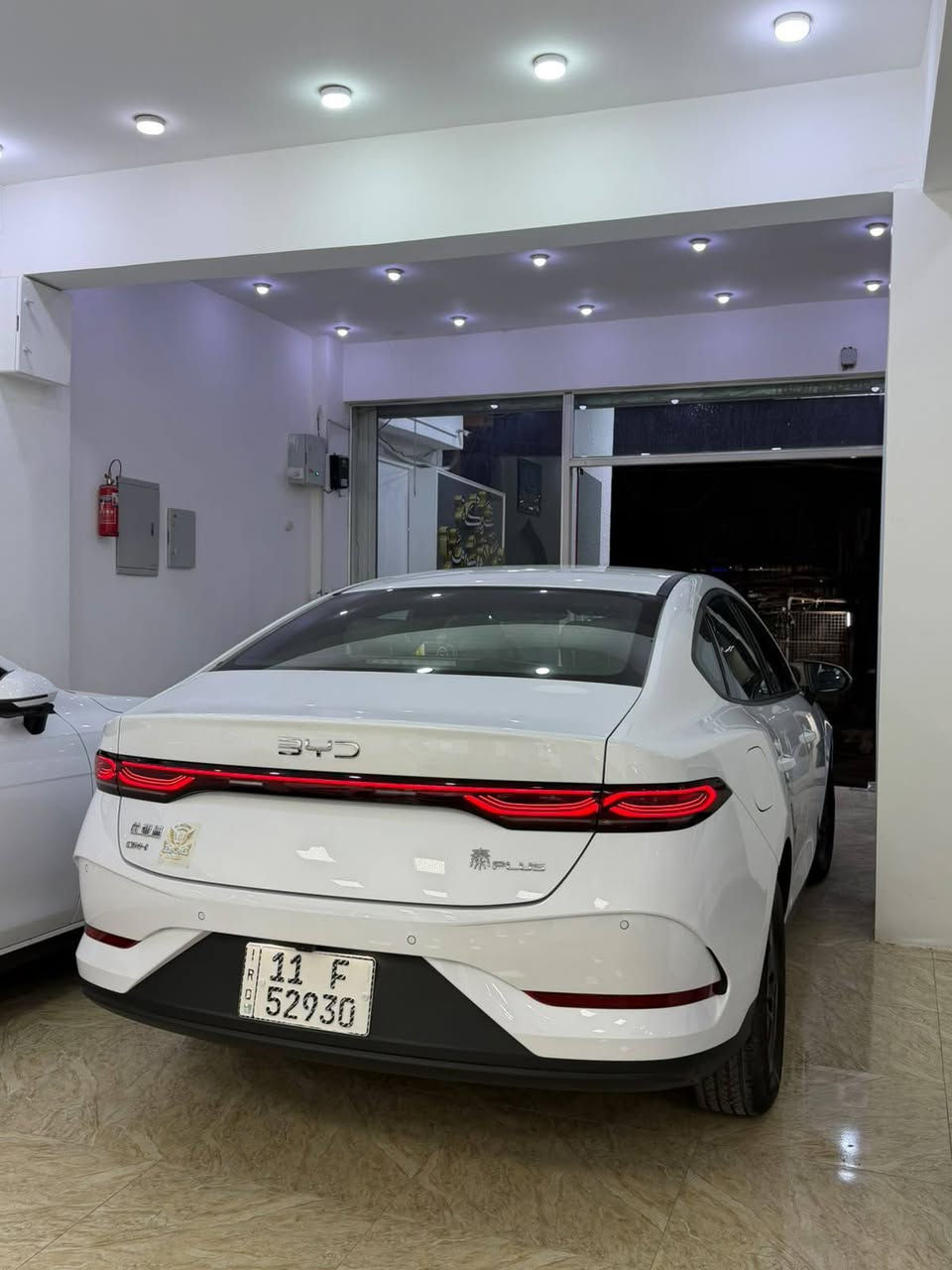 سلام عليكم
كن بلاس جديده السياره  🔥🔥
     
ماشيه 3000

🔥 مع ارضيات 🔥

وجميع غراضه كامله 🔥

موديل 2025  
 
المواصفات 
حساس خلفي 
كامراة خلفية دوارة 
اوتو هولد
تشغيل السياره بصمه مع دخول ذكي
مقاعد جلد 
لايت زينون 
لد نهاري LED
بك لايتLED
3انضمة للقيادة 
مانع تزحلق
مثبت سرعه 
تشغيل عن بعد 
شاشة ذكية تدعم جميع البرامج

السعر 18,300 وبيه مجال جدا بسيط  

بيه فقط ملاحضتين ومنزل صورهن
١ - شخط باب
٢ - رصعه بسيطه بالقماره 

📍عنوانه بغداد كراده

***********
***********
