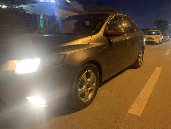 السلام عليكم كيا سيراتو 2012 مكينا 1600 دوش بيهه اربع قطع صبغ بدون دواخل مكينه قبل شهرين شديتهه مال حاويه 
مكان السيارة بغداد الحرية السعر 90 وبيهه مجال للاتصال ***********
