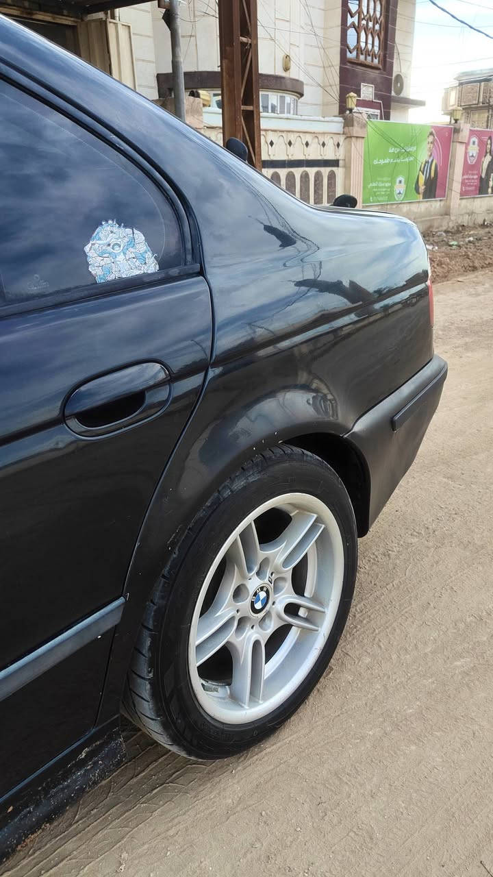 السلام عليكم
صقر  2000
V8 544i
بدون حادث بدون تبديل
 كفالة محرك كير اكس كهربائياات بلاد
صبغ عام
بأسمي سنويه ٢٨
***********
