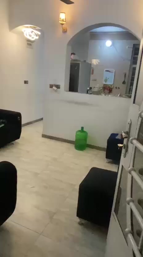 شقه موثثه طابق اول تحتوي على غرفه وصاله ومطبخ و خدمات عنوان الاعظميه الشيوخ سعر 450
للاستفسار ***********
