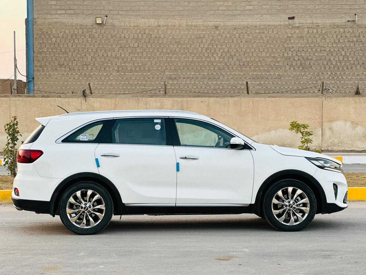 للبيع او مراوس كيا سورنتو 2020 خليجي رقم بغداد بسمنه بيه بنيد مبدل والباقي كفاله بدون ضرر داخلي كتاب فحص مرفق بالمنشور 
مواصفات
بصمه ابواب
بصمه تشغيل
شاشه كبيره
كامرا خلفيه
تحكم ستيرن
مكينه 3600
6سلندر
7 راكب
3قطع تبريد
ماشيه 100
كشن جلد كهرباء
اشاره بمرى
جنطه كهربائي
ويل كروم 
وباقي المواصفات المعروفه 
سياره جديده وجاهزه حداده تبريد تخم تاير كير ومكينه العنوان الناصريه مركز السعر 235 وبيه مجال
***********
***********
