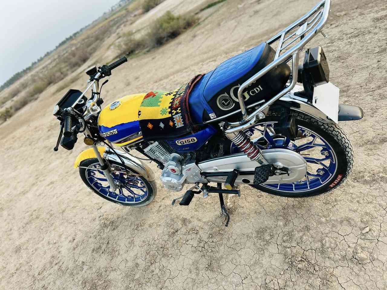 السلام عليكم
دراجه سيفان موديل 24 نضافه فول 

كفاله عامة 
كهربائيات كله شغال
 بصمة شغال عدد 2
سويجات 2
الدراجه احلى من الصوره
اوراق كاملة
مكاني ديالى ناحيه السلام 
*مو شراي لا تنطي سعر من يمك
شراي اتصل ***********
واتساب هم موجود
