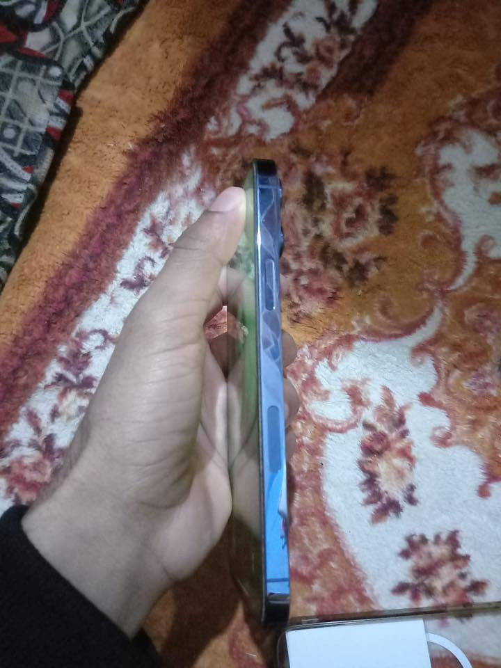 السلام عليكم 
١٣بروماكس للبيع
ذاكره ٢٥٦ بطاريه ٨٥
امريكي مامبدل بي شي بس ضهره مكسور 
كرتونه ويا وكيبل
مكاني القاسم

*********** واتساب
