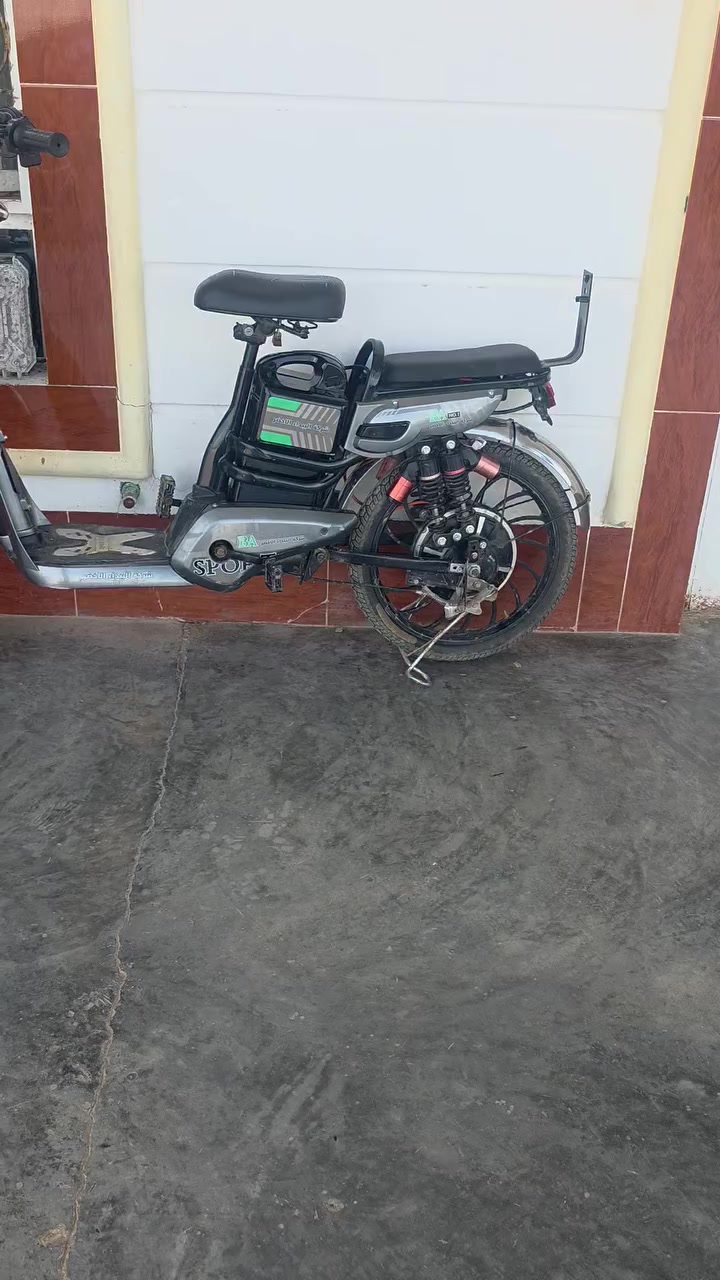دراجه شحن للبيع نضيفه بطارياته يمشن 9كيلوات المكان مقابيل ملعب لكويتي سعر خاص او اتصال ***********
