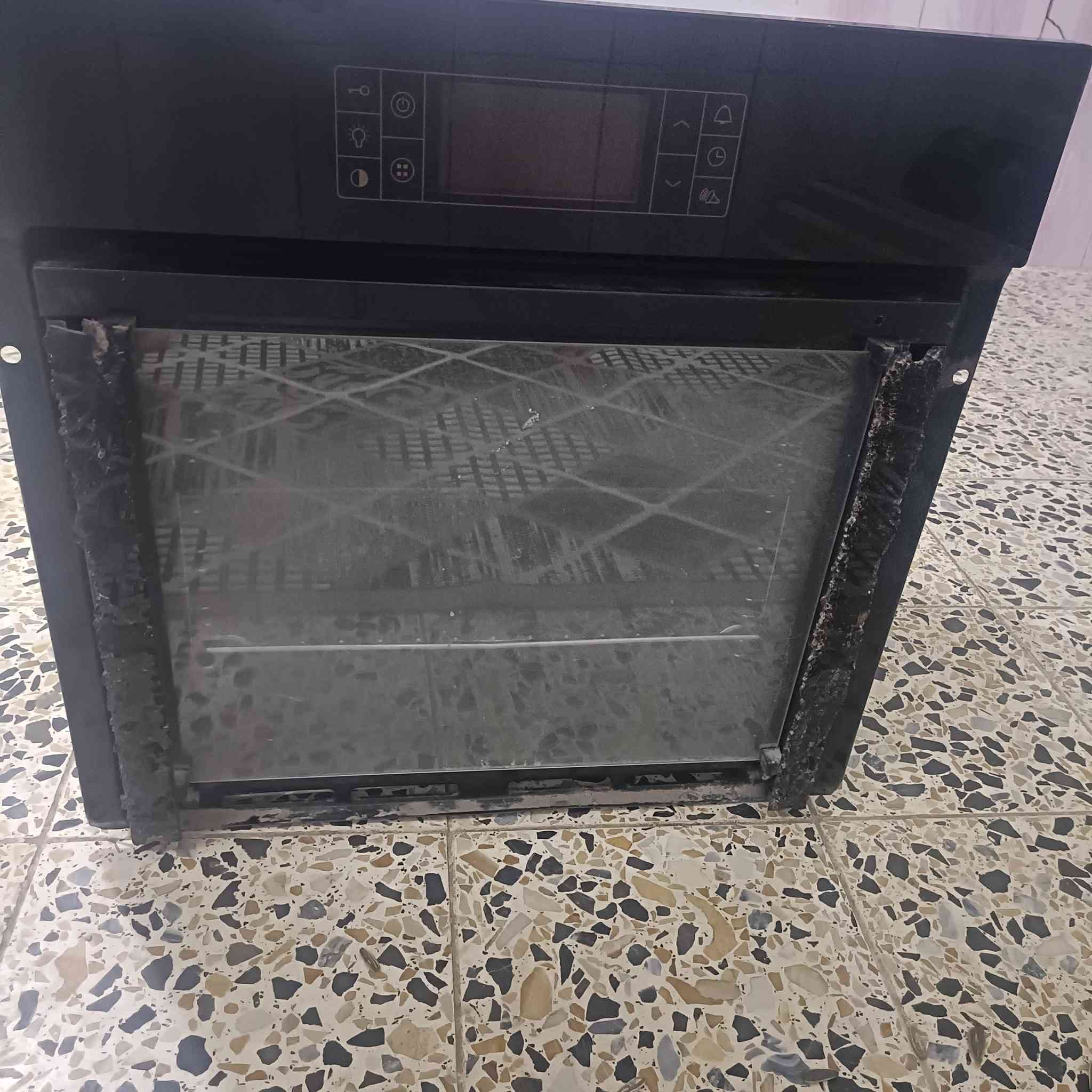 اوفن للبيع ما مستعمل ولا شاوين بي ابد جبير  كنترول لمس نظيف كلش بس الجامه الاماميه الخارجية مكسوره الداخليه ما بيها شي شغال طبيعي  
السعر 100 الف بي مجال قليل الاستفسار ***********
