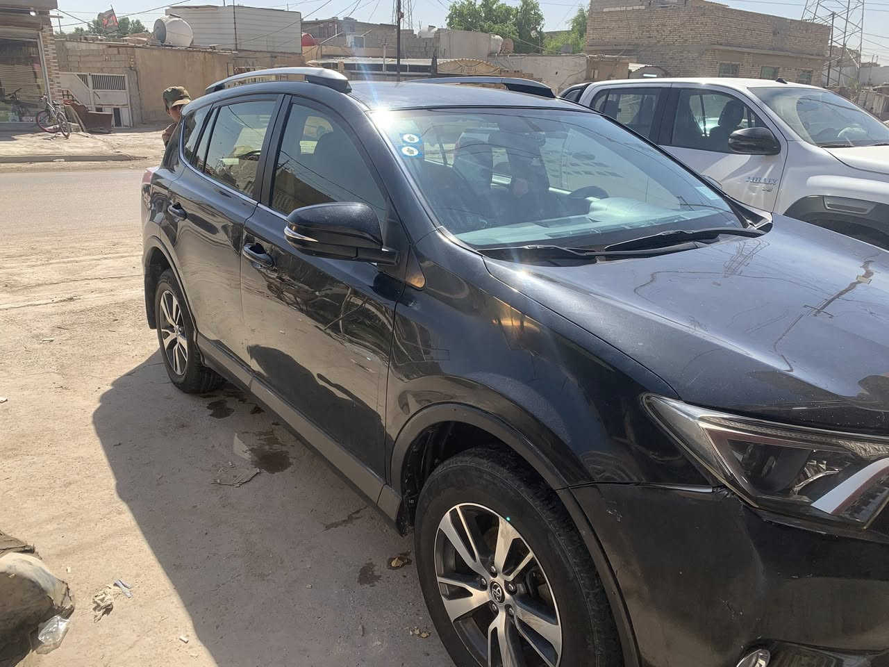 راف فور ٢٠١٨ خليجي رقم بغداد 
فور ويل نظامين قياده 
بيها قطعتين صبغ  و بارد بسيط مثل ما موضح بالسونار كير محرك صدر تبريد خير من الله
السعر  ١٦٣ ورقه وبيها مجال حك الجيه مكان السياره بغداد الامين ***********
