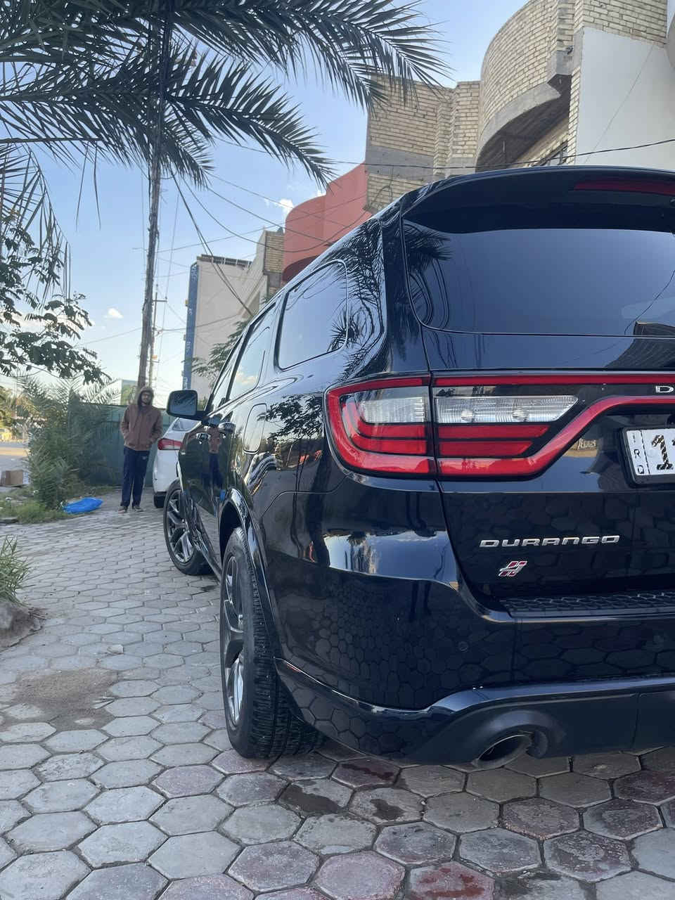 السلام عليكم
دودج دورانگو موديل 2024 
     ماكس R/T
المواصفات:
 • ماشية 22 ألف ميل
 • دخول جديد وبدون ايرباك 
 • رقم بغداد باسمي
 • اللون: نيلي أو حبري
 • فتحة سلايد و رادار جانبي
 • كشنات كنتارة وجلد vip منفصل
 • تدفئة وتبريد للمقاعد الأمامية
 • تدفئة للمقاعد الخلفية
 • رادار وتحديد مسار
 • ذاكرة للكشنات
 • شاشة جبيرة
 • 4 وضعيات قيادة
 • حدادية + فجوج بريمبو رياضي
 • بصمة وتشغيل عن بُعد

الحالة:
 • السيارة داخلـة كلين
 • بس البجم الأمامي مفتوح وحاطي بلنجطة
 • الضرر انضربت  بالحاوية بداية القمارة
 • السيارة بيها دحجة زغيره بلباب الورا السايق وصبغت   مكانها 
 • توني مبدّل دهن Mobil 1

 • الجاملات الخلفية  بيها بارد بلدور
 
 • صورها قبل الصبغ موجودة

السيارة كاملة وماناقصة شي الحمدلله

المكان: النجف

رقم الهاتف: ***********
