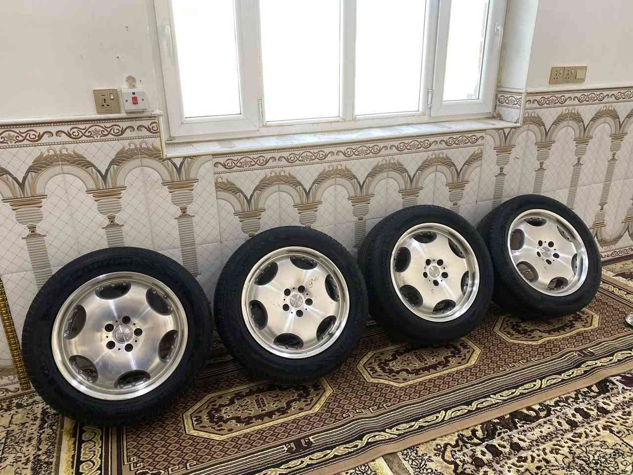 سلام عليكم للبيع ويل كب مارسدس اصلي حجم ١٨ مال حاويه جديد جداً تخم تاير جديد سعر ٣٥٠ وبيه مجال مكاني كربلاء 
***********
