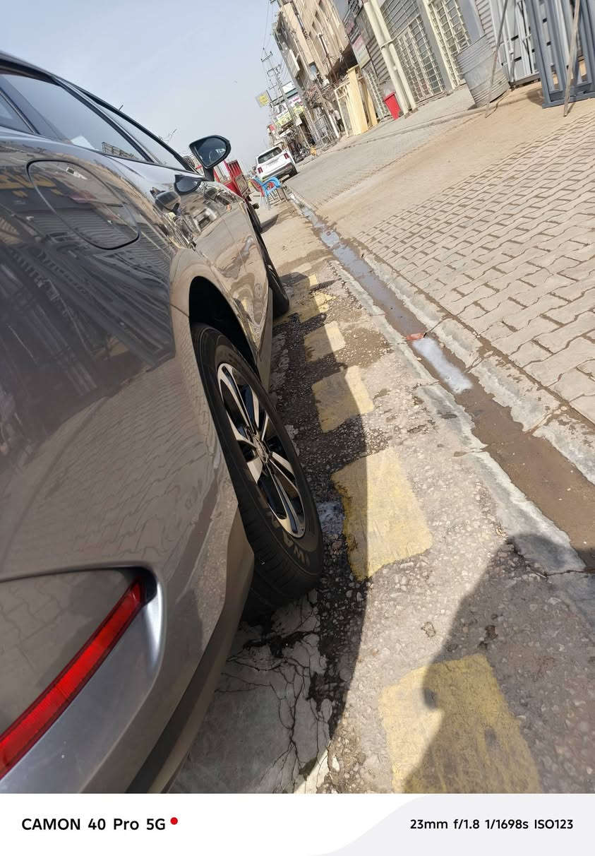 السلام عليكم جن بلاس مكفولة كفاله عامه ماشيه 3000 ويل كروم لون سلفري كامل معداتها منظومة شحن وفوم ودوسات العنوان النجف الأشرف لاستفسار الاتصال على الرقم ***********  السعر 19 وبيه مجال
