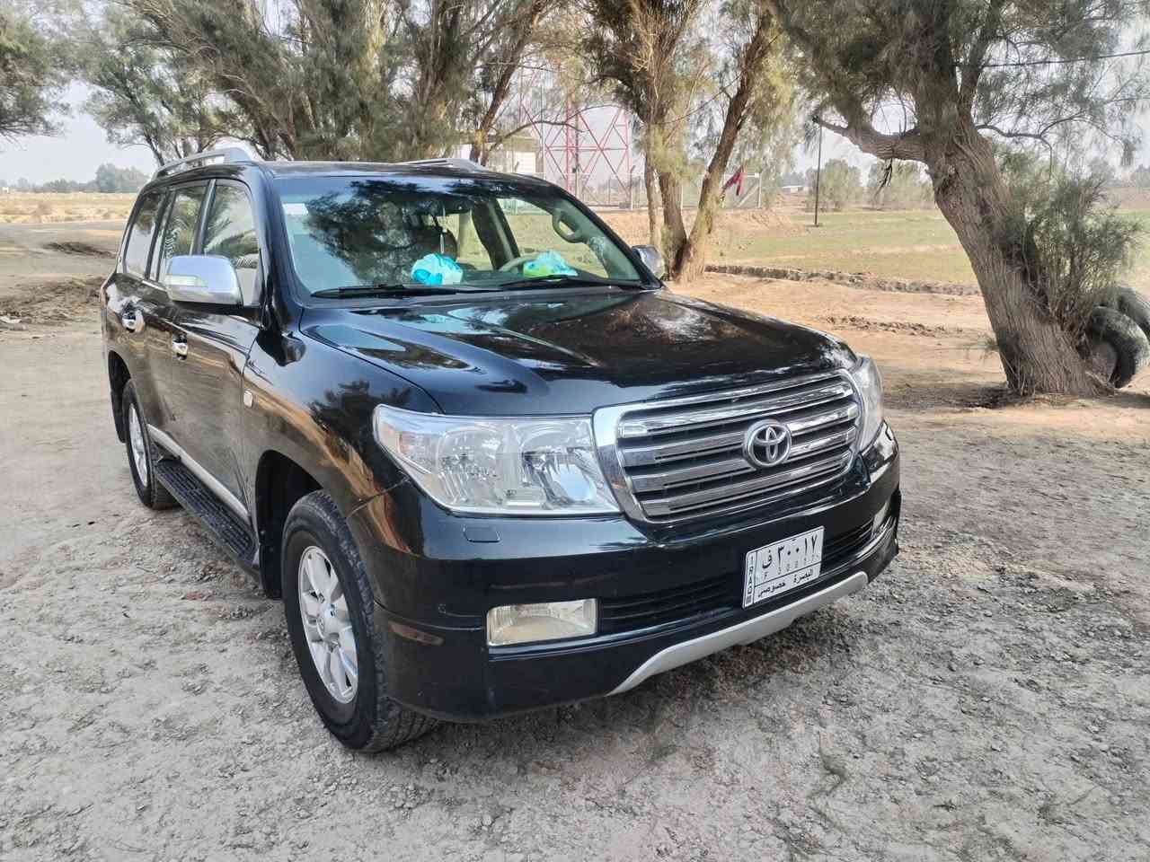 سلام عليكم لاندكروزر للبيع 2011 ستينيه سياره مقفوله كفاله عامه السعر 310 وبيها مجال رقم الهاتف ***********
