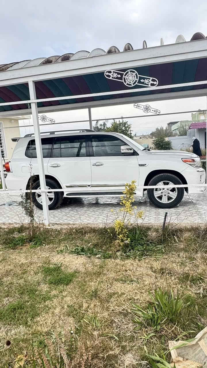 ‏سلام عليكم من رخصت مدير الكروب سياره الاندكروز موديل 2009 مكفوله كفاله عامه فقط بارد باب سائق سياره جديده بمعنا الكلمه سياره مال جناي تريد تحويل تريد وكاله سنويه 29
سياره6 سلندر كير ومحرك شركه سياره جاهزه وبلخير ع ياخذها 
ماشيه 145الف 
السعر 276 وبيها مجال الشراي
العنوان بابل جبله 
الستفسار انتصل 
***********
