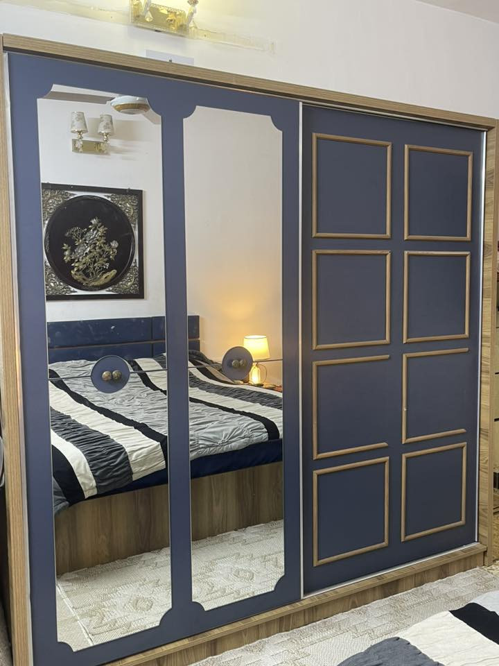 السلام عليكم عندي غرفه تركيه مستعمله نظيفه للبيع السعر 500 الف وبيها مجال الاتصال واتساب   ***********
