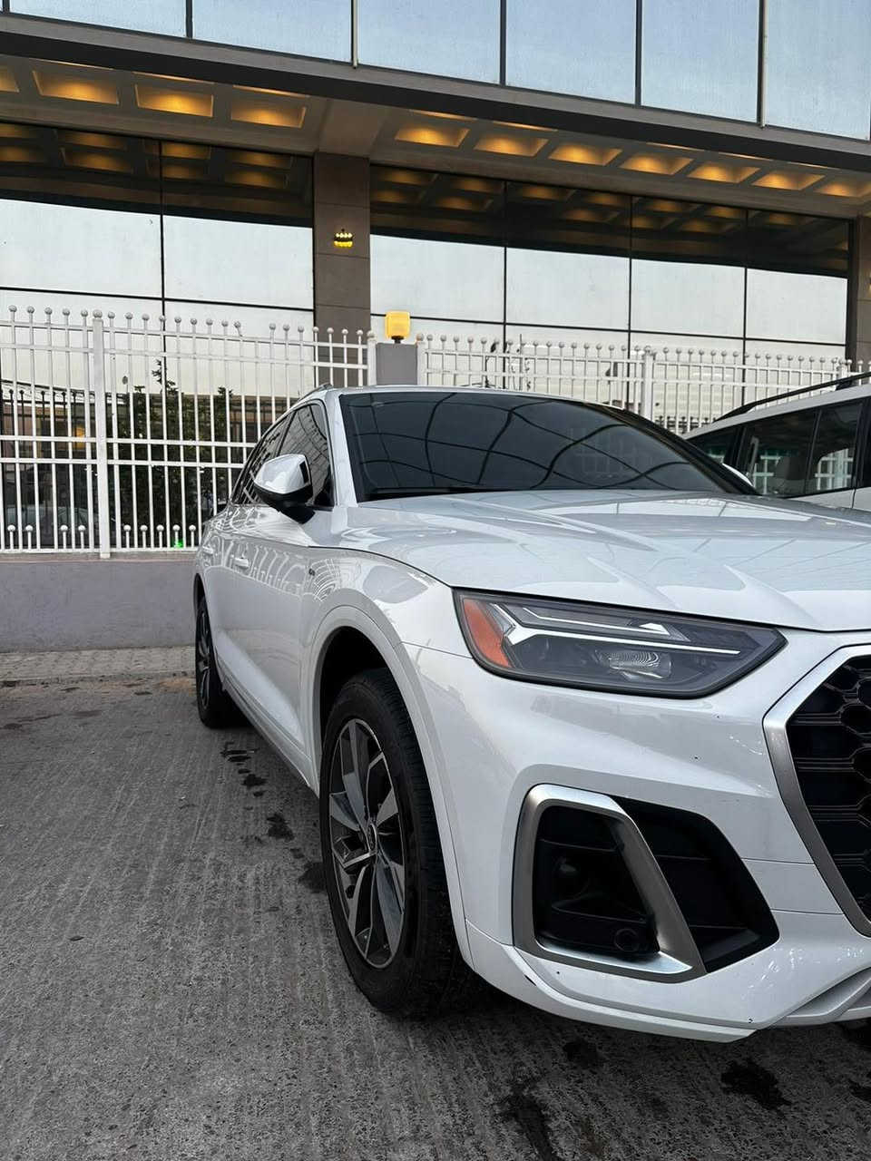 🔥الهيبة الالمانية🔥
🚗 للبيع: 
أودي Q5 الموديل 2023
4✖️4 
📊 المسافة المقطوعة: 87000 كيلومتر

🛠️ المحرك: 4 سلندر – 🚀تيوربو 

• فول مواصفات 1/1 
• ⁠شاشة / كاميرات / حساسات / كشنات كهرباء / لايت زئبق / بانوراما / جلد / صندوق كهرباء / 

• دفع رباعي AWD

⚠️ أضرار السيارة:

• صبغ جاملغ امامي ايسر مع ربع الدعامية بدون حادث او ضرر داخلي

• دخول جديد شهر 8 /25

📌 تفاصيل إضافية:

• رقم السيارة: بغداد الدولي الجديد

• باسم المالك تحويل مباشر

• لون السيارة: أبيض

📍 مكان السيارة: بغداد - الكرادة

‏‎🔴 لمعرفة السعر ورقم صاحب السيارة / علق داخل المنشور اي تعليق ويجيك رد فوري برسالة خاصة 
——————————————————
‏‎⚠️ السيارة اعلان ممول غير تابعه للصفحة ونحن ليس لدينا علاقة في تحديد السعر وغير مسؤولين عن الاتفاق الذي يحدث بين البائع والمشتري
‏‎مع تمنياتنا للطرفين بالتوفيق

——————————————————
#بيع_سيارتك #بيع #بغداد #معارض_بغداد  #اربيل #معارض #سيارات #سيارات_للبيع #سيارات_مستعملة #سيارات_VIP #وارد_امريكي #وارد_خليجي #تويوتا #لاندكروز #لاندكروزر #جي_كلاس #مرسيدس #النترا #سوناتا #هيونداي #كيا #سورنتو #سيراتو #نيسان #نيسان_صني #رانج_روفر  #لاند_روفر #لاندروفر #سيارات_كورية #سيارات_يابانية


**إذا كنت صاحب هذا الإعلان وتريد حذفه لأي سبب، رجاءا أرسل رسالة إلى الدعم الفني**