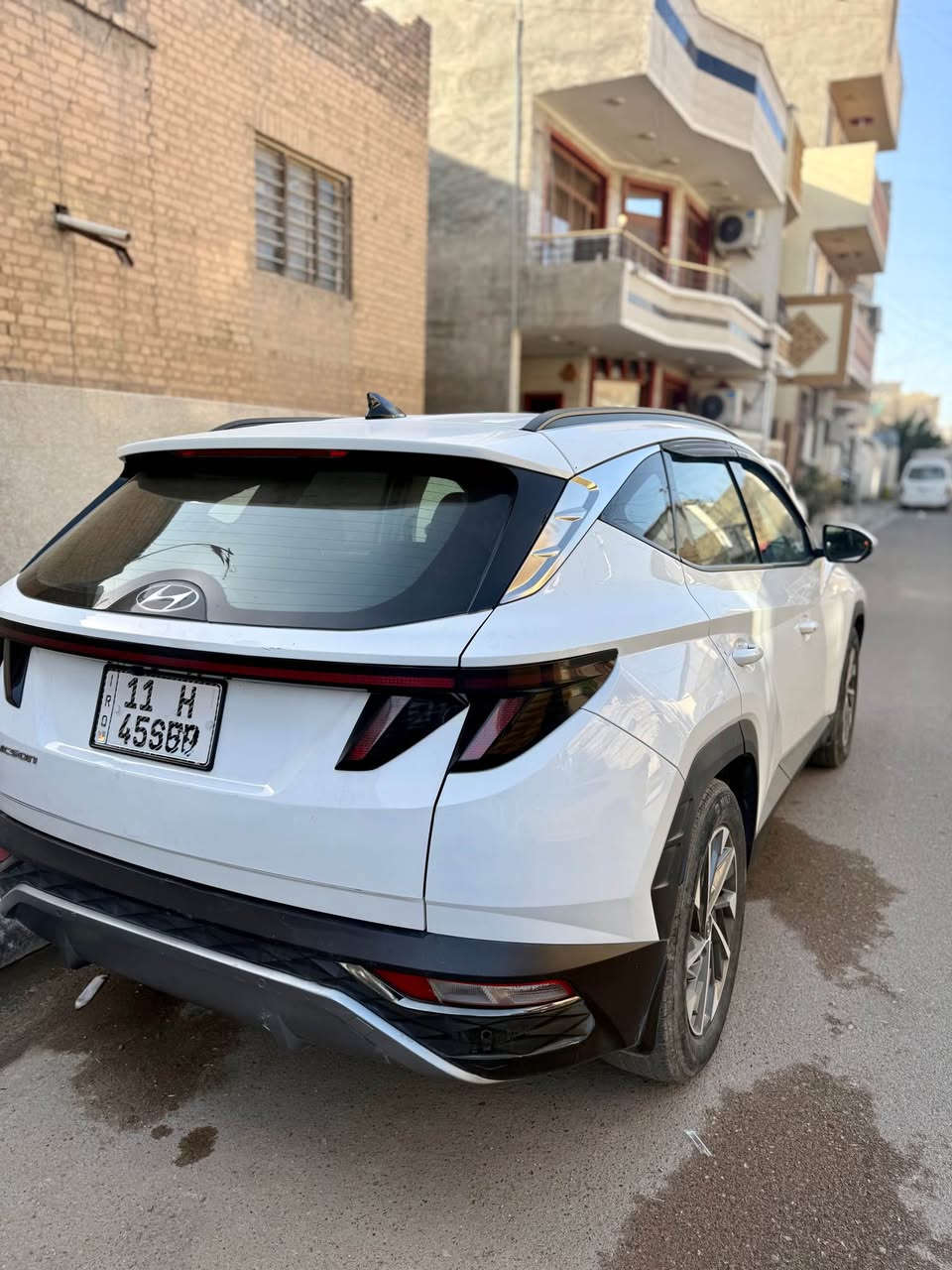 توسان ٢٠خليجي مواصفات فول قماره حديد 
بصمه ترحيب كشنات كهرباء هند بريك دكمه شاشة كبيره كار بلي كامره خلفيه مري شفط بردات خلفيه ٥ويل كب لد امامي خلفي 
سياره جاهزه بدون نقص سونار بلمنشور الباب والجاملغ انصبغ جزء منه بسبب شخط الدعاميات مصبوغه رايدهه ب١٨٩وبيهه مجال مكاني بغداد
*********** بغداد, العراق
